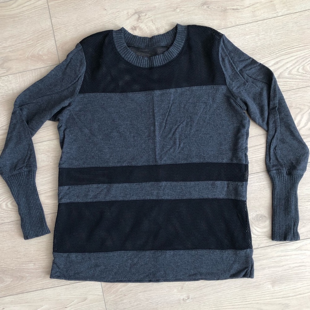 Like new Alo Yoga shirt - Picture 1 of 4